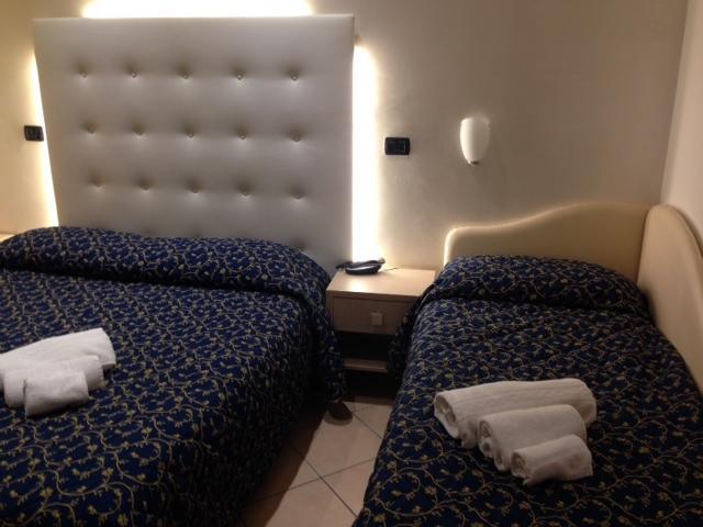 Hotel Mediterraneo Pésaro Habitación foto