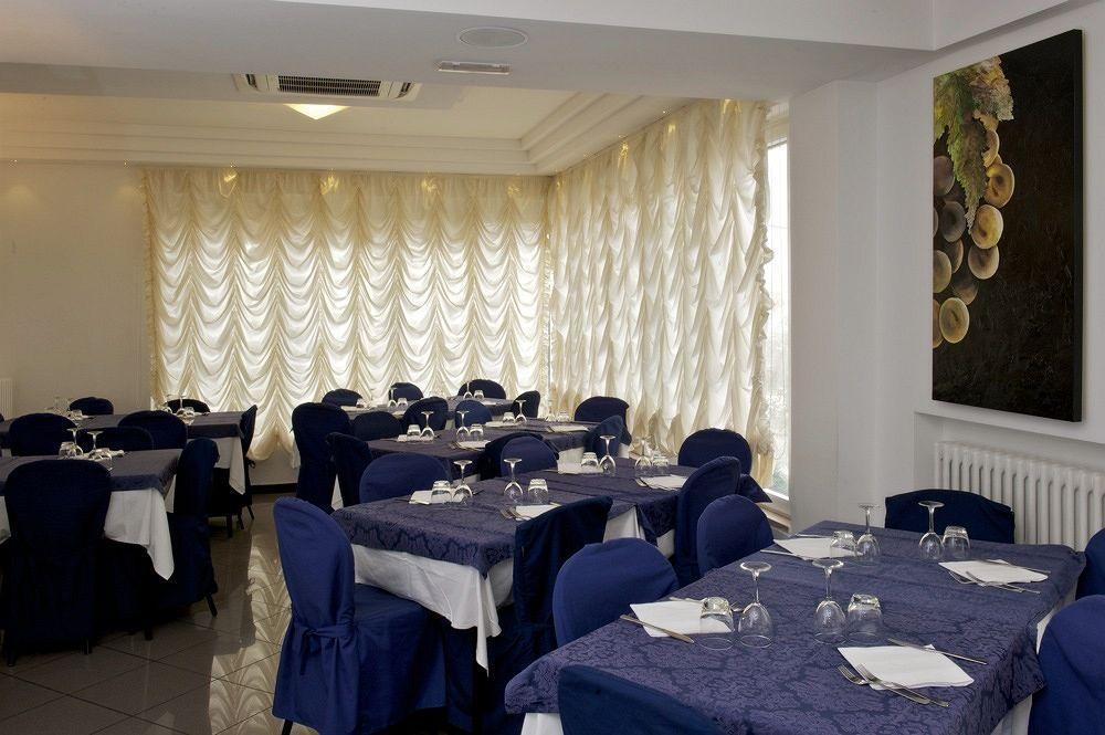 Hotel Mediterraneo Pésaro Exterior foto