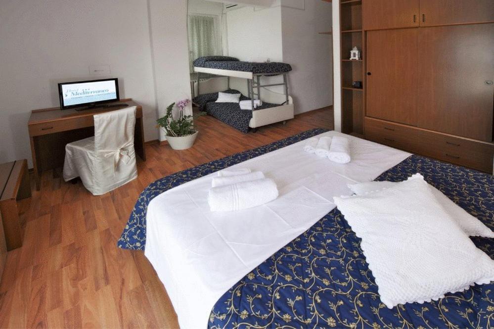 Hotel Mediterraneo Pésaro Habitación foto